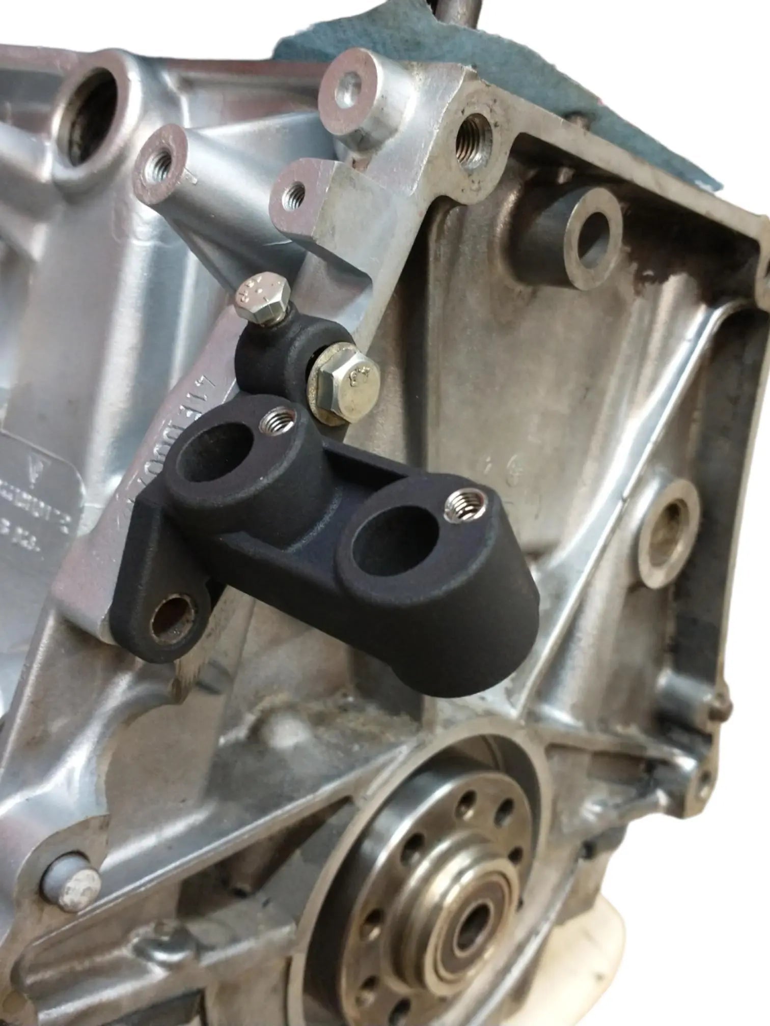 924/944 Crankshaft sensor bracket Speed & Reference - 928-944parts