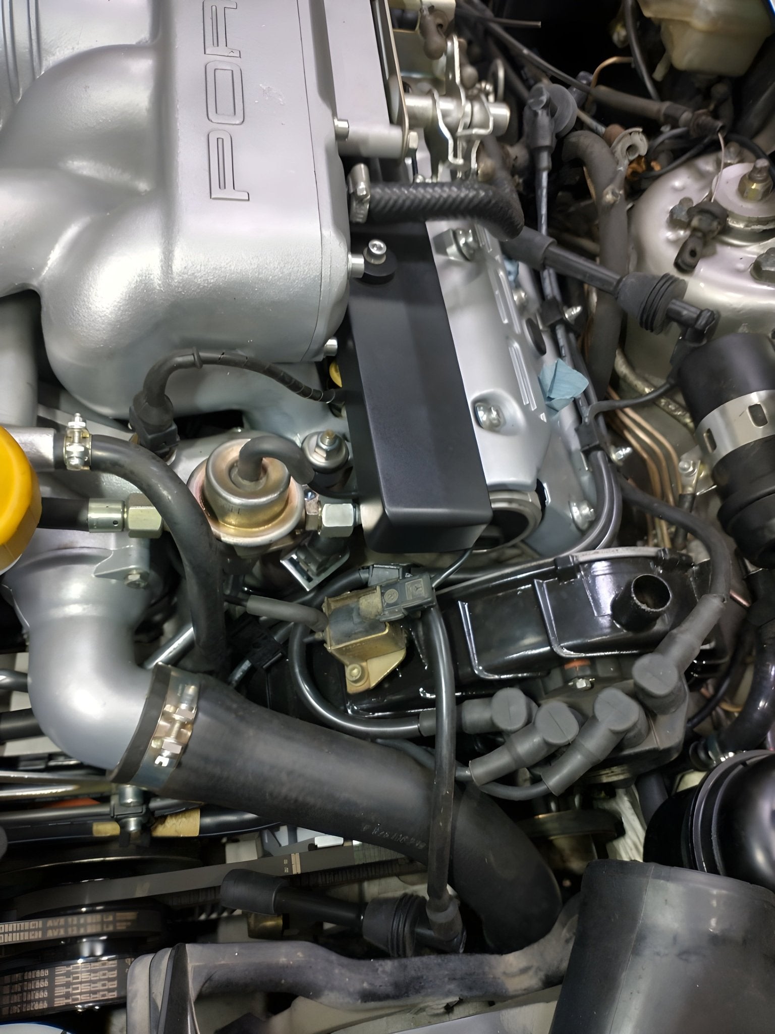 928 S4 Brandstofrail afdekkap - 928-944parts