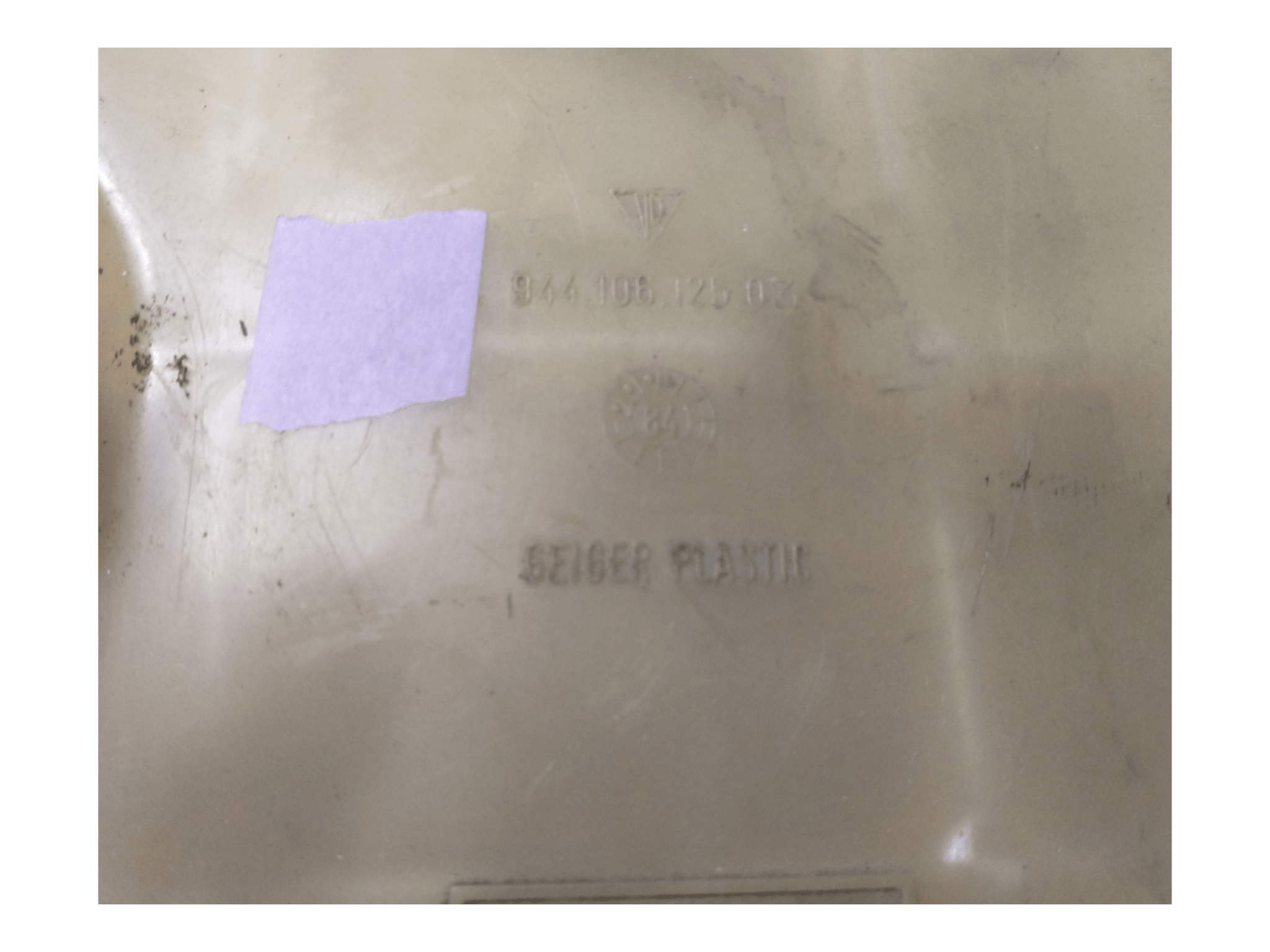 944/924S Koelvloeistof reservoir - 928-944parts