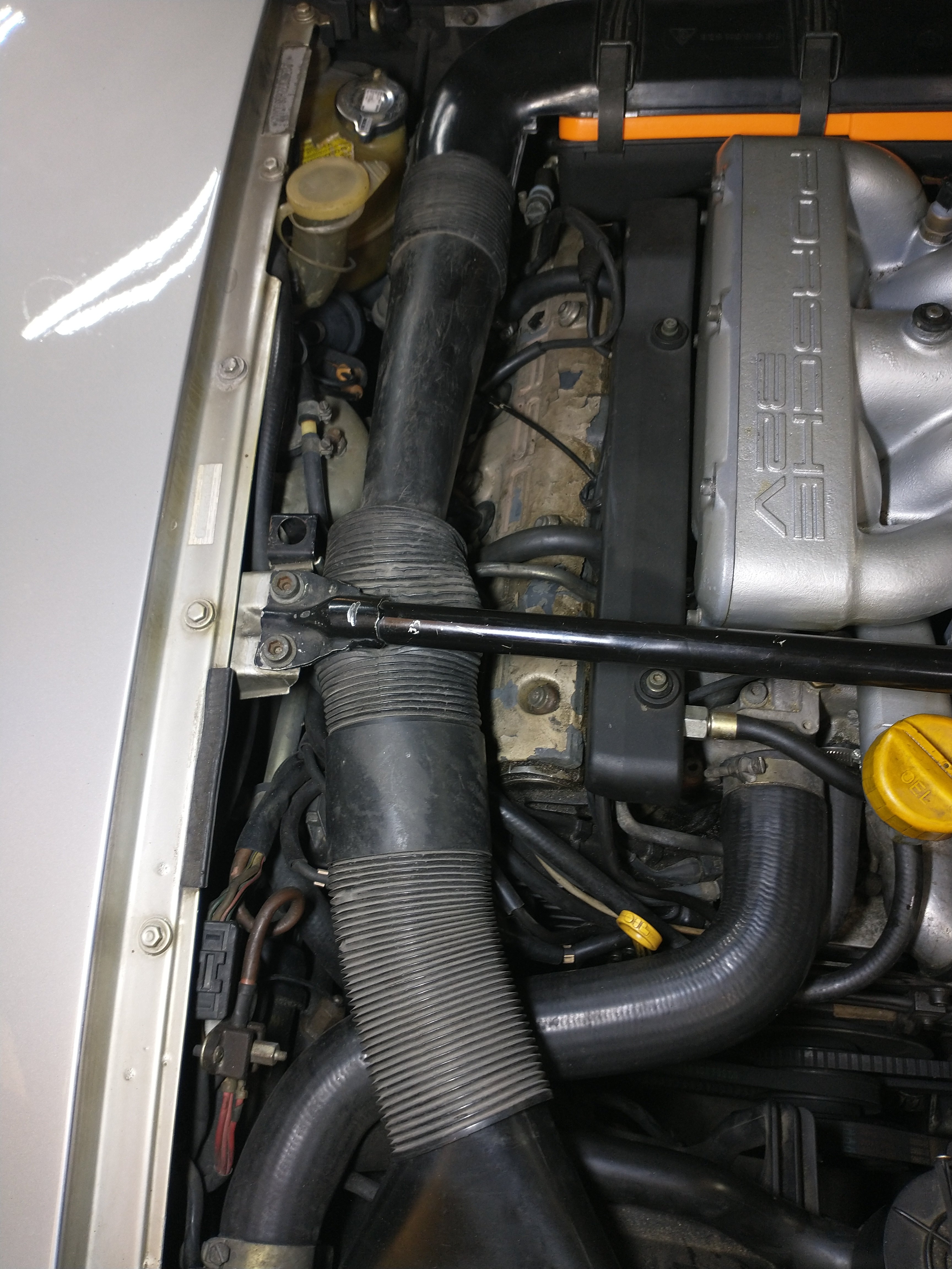 Porsche 928 Luchtinlaatbuis new design, introductieprijs set van 2 928-944parts