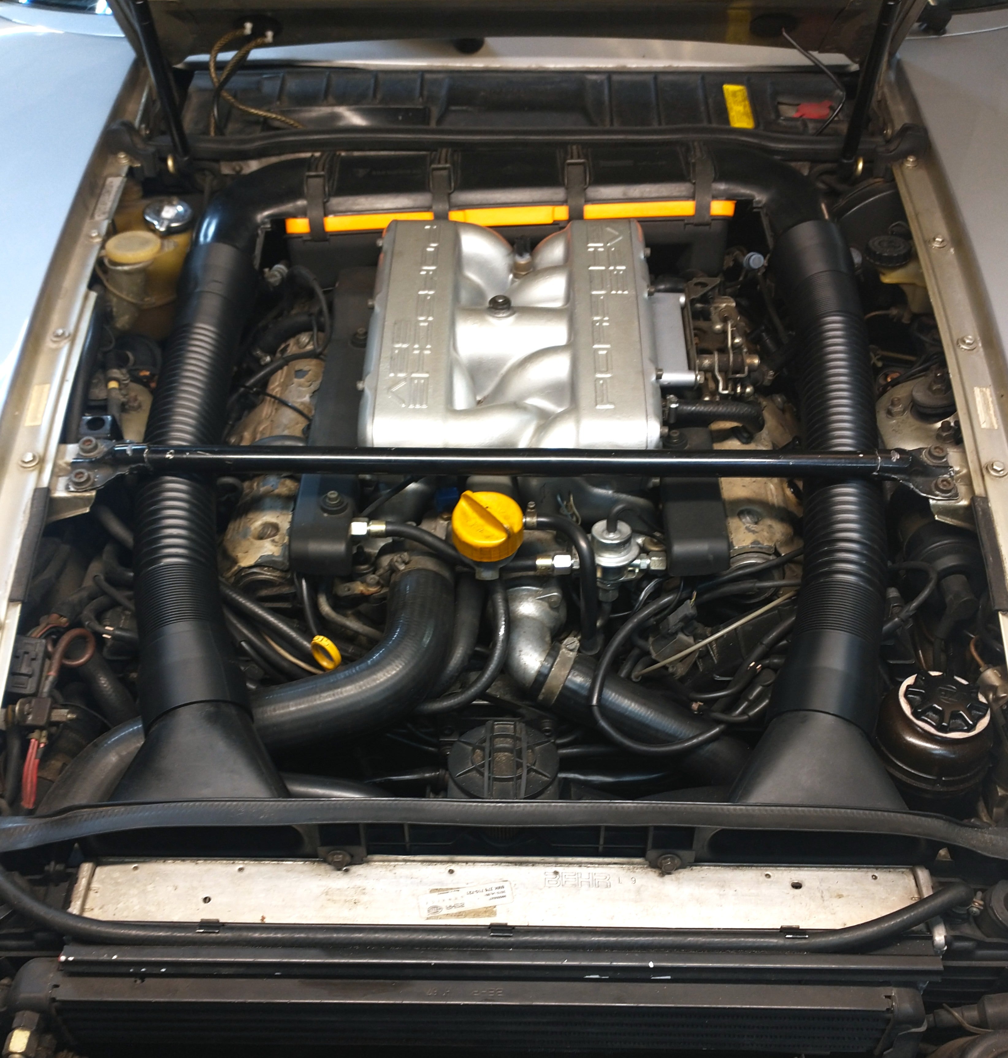 Porsche 928 Luchtinlaatbuis new design, introductieprijs set van 2 928-944parts