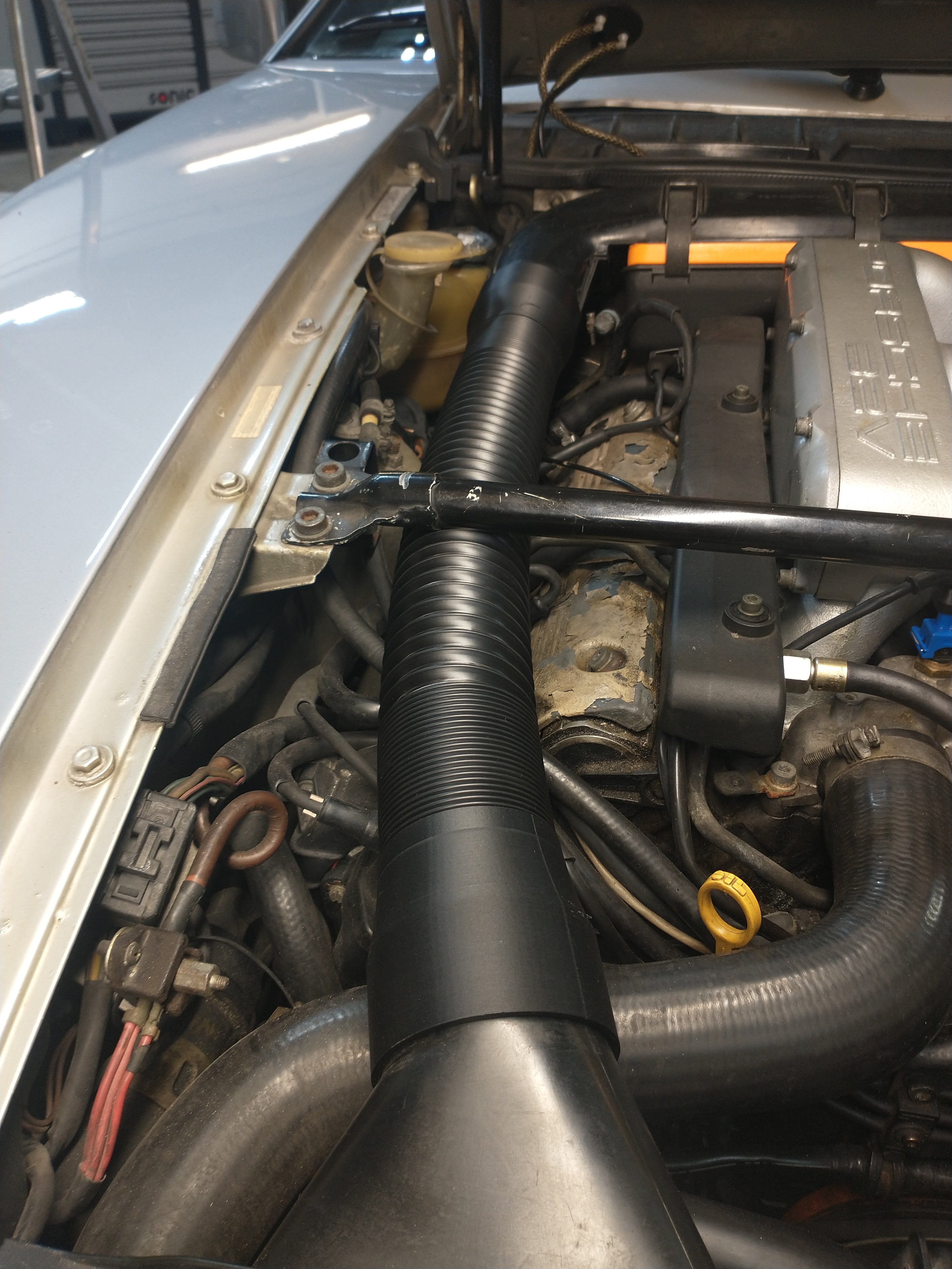 Porsche 928 Luchtinlaatbuis new design, introductieprijs set van 2 928-944parts