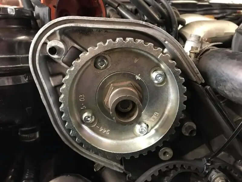 Justerbar knastakselremskive