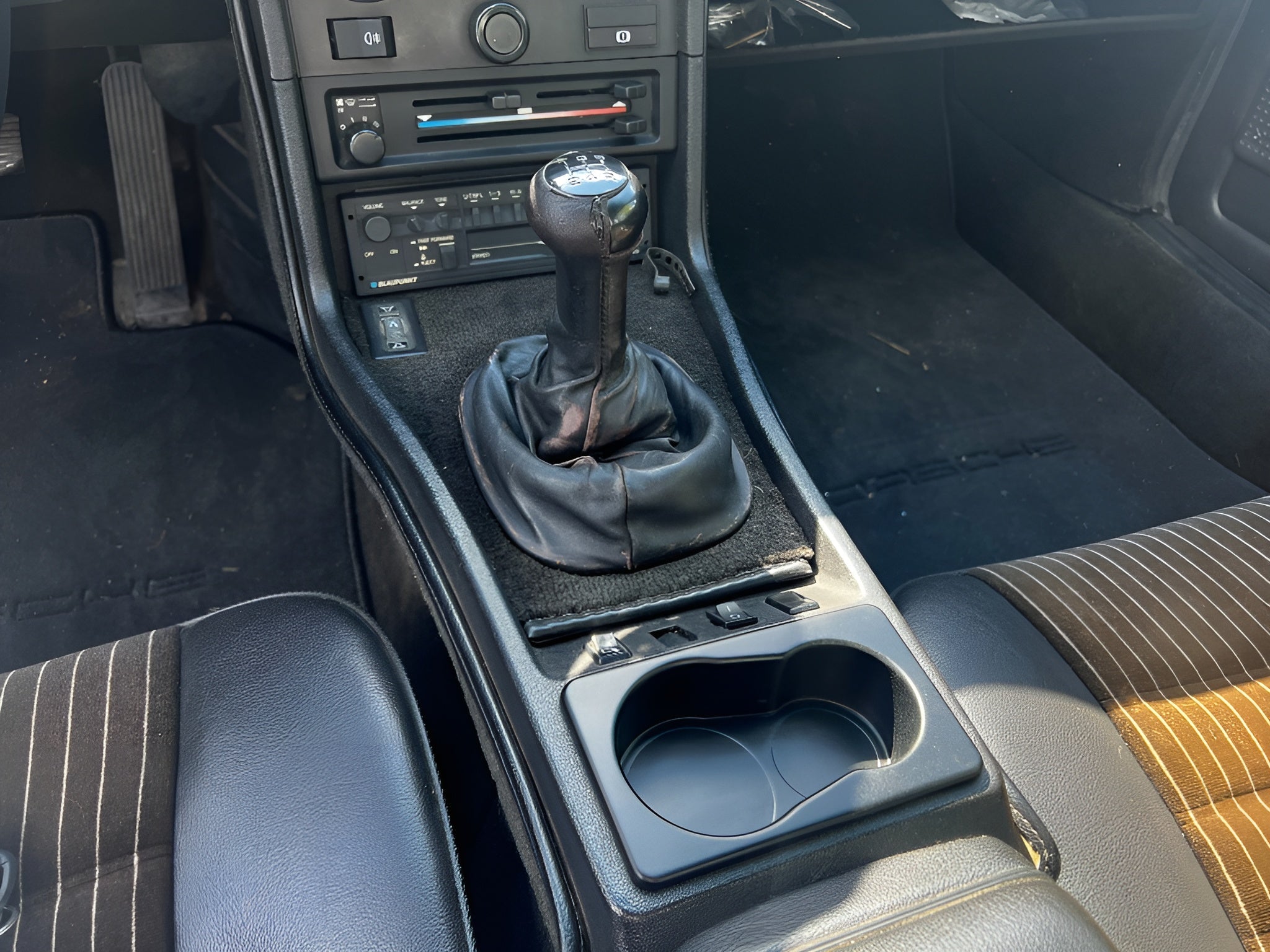 Cupholder voor je 924 + 944 (<85) ter vervanging van de asbak. - 928-944parts