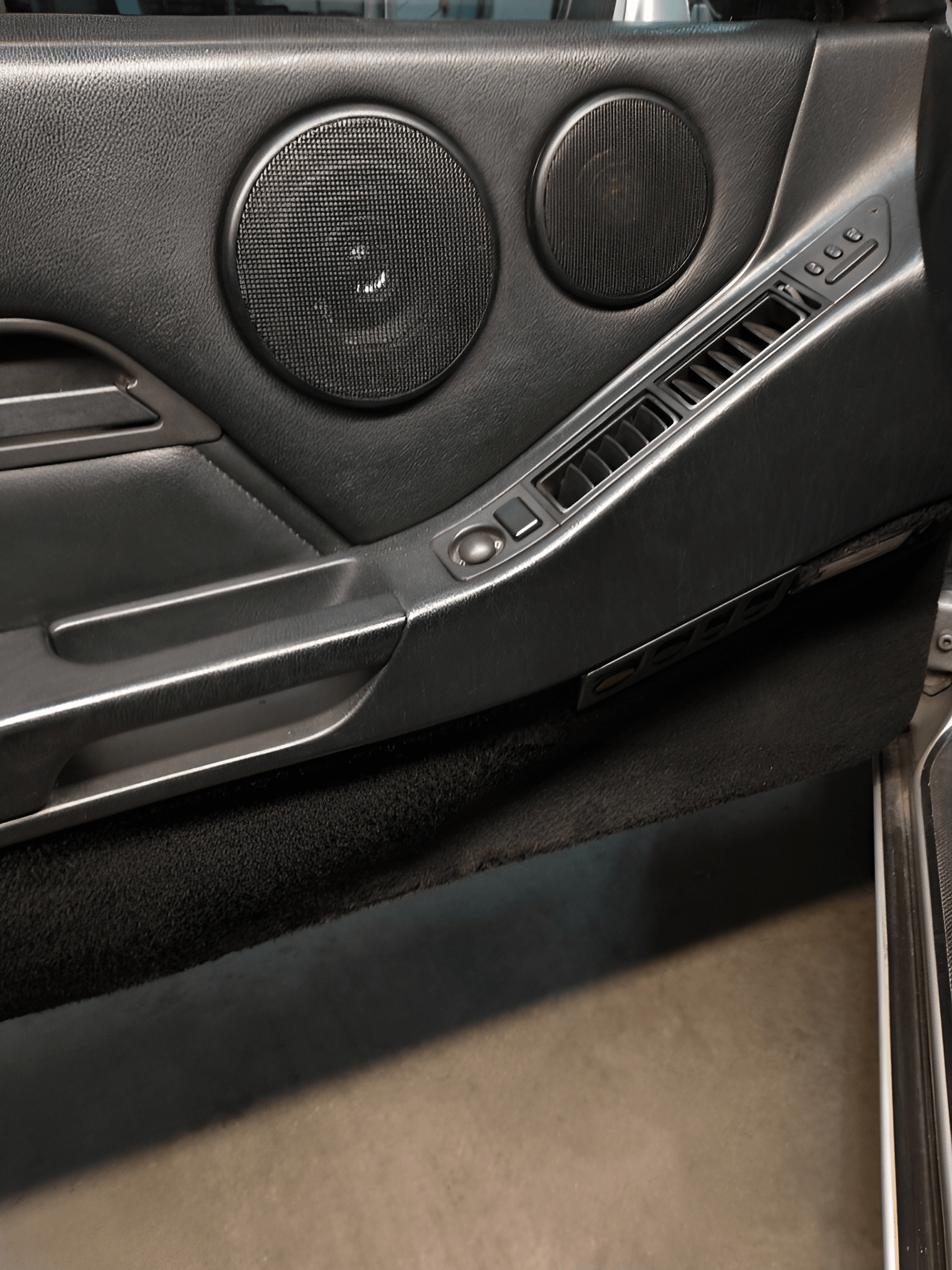 Porsche 928 JBL Restomod sound upgrade - 928-944parts