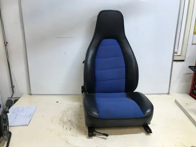 Porsche 924/type 1 stoel - bestuurderszijde - zwart/blauw Origineel Porsche