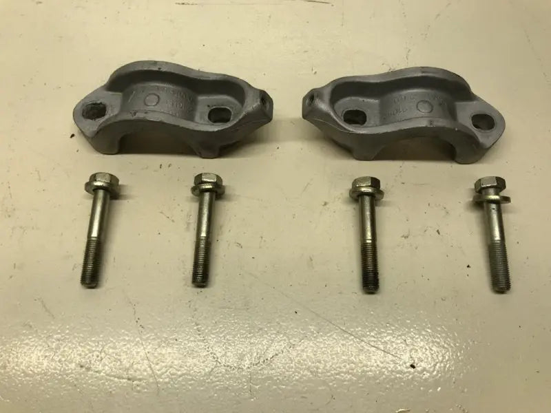 Porsche 928 onderste draagarm voorkant klemmen - set gestraald Origineel Porsche