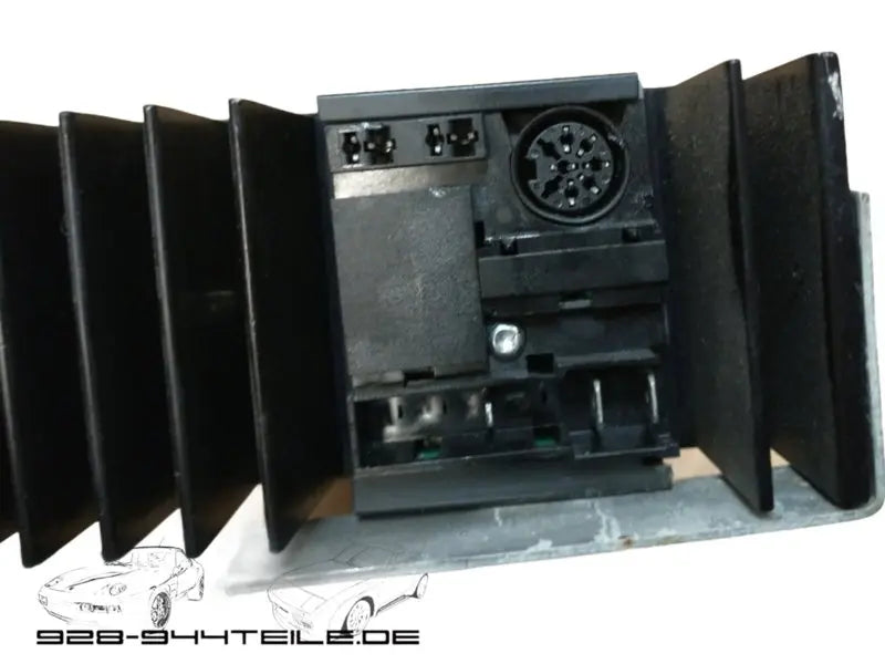 Porsche 928 GTS - versterker 6 kanalen, zonder bevestigingsbeugel Origineel Porsche