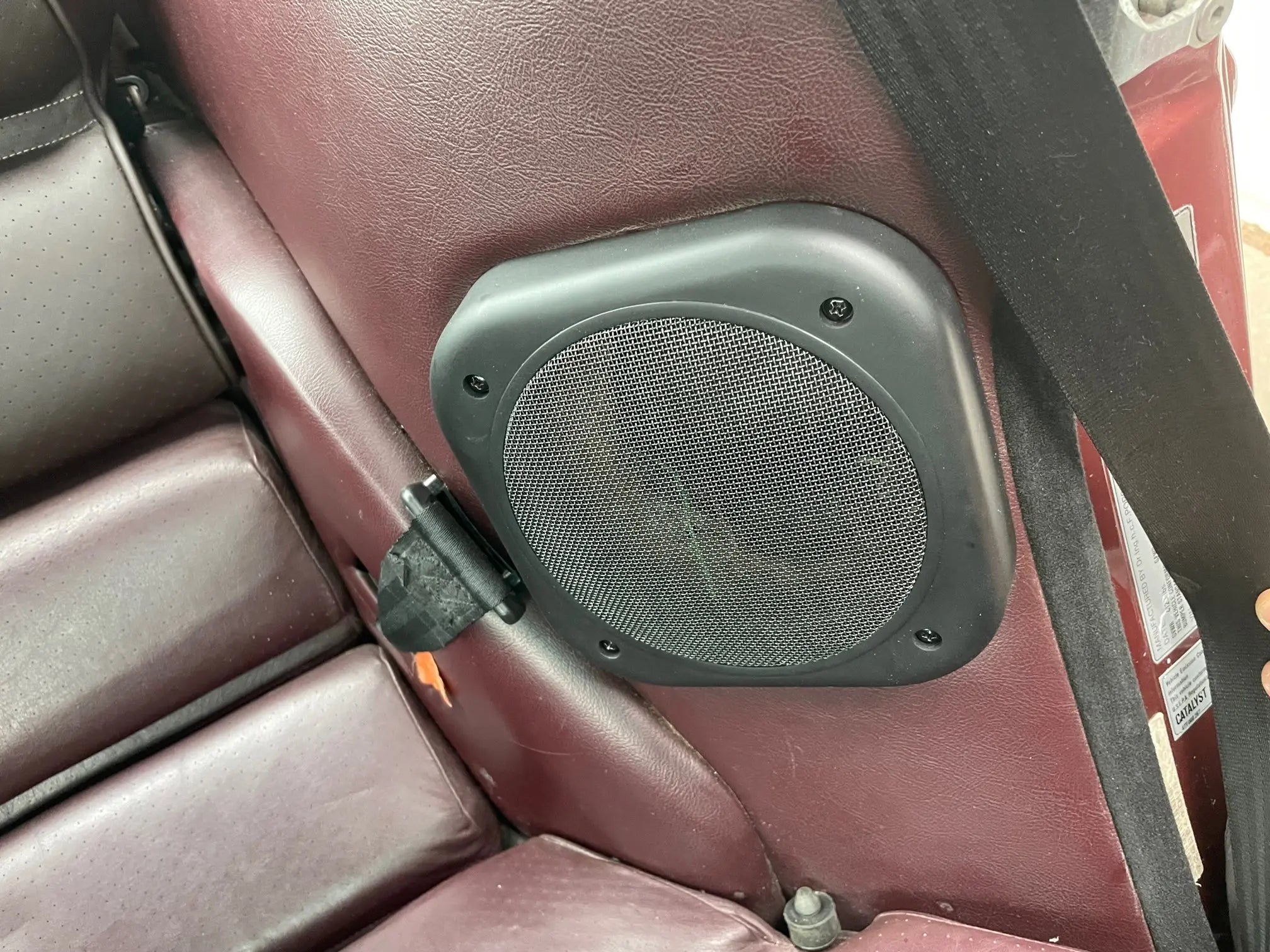 Porsche 928 speaker frames achter de voorstoelen - b-stijl 928-944parts