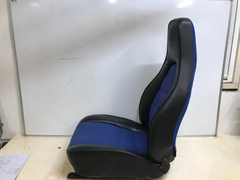 Porsche 924/type 1 stoel - bestuurderszijde - zwart/blauw Origineel Porsche