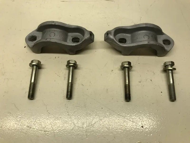 Porsche 928 onderste draagarm voorkant klemmen - set gestraald - 928-944parts