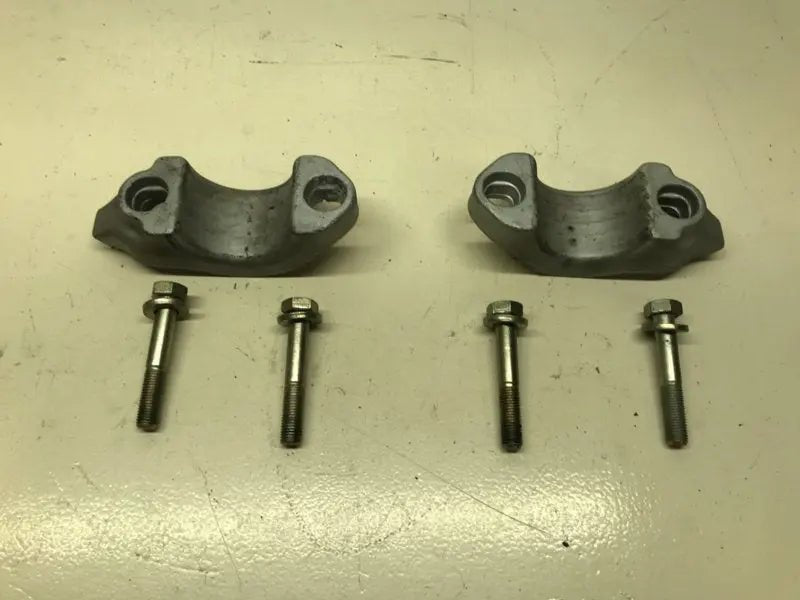 Porsche 928 onderste draagarm voorkant klemmen - set gestraald - 928-944parts