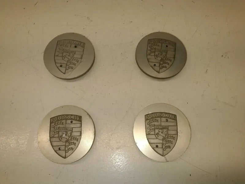 Porsche 928 Porsche logo naafkapjes - set - 928-944parts