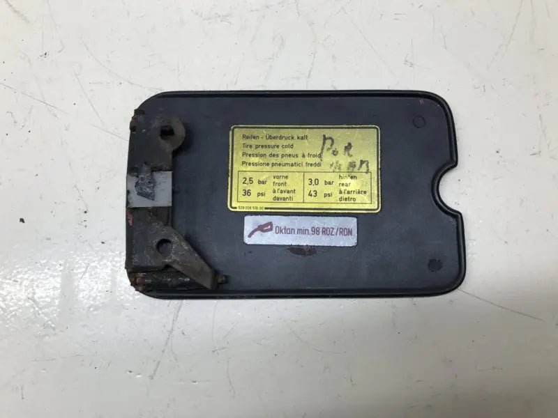 Porsche 928 tankklepje - zwart - 928-944parts