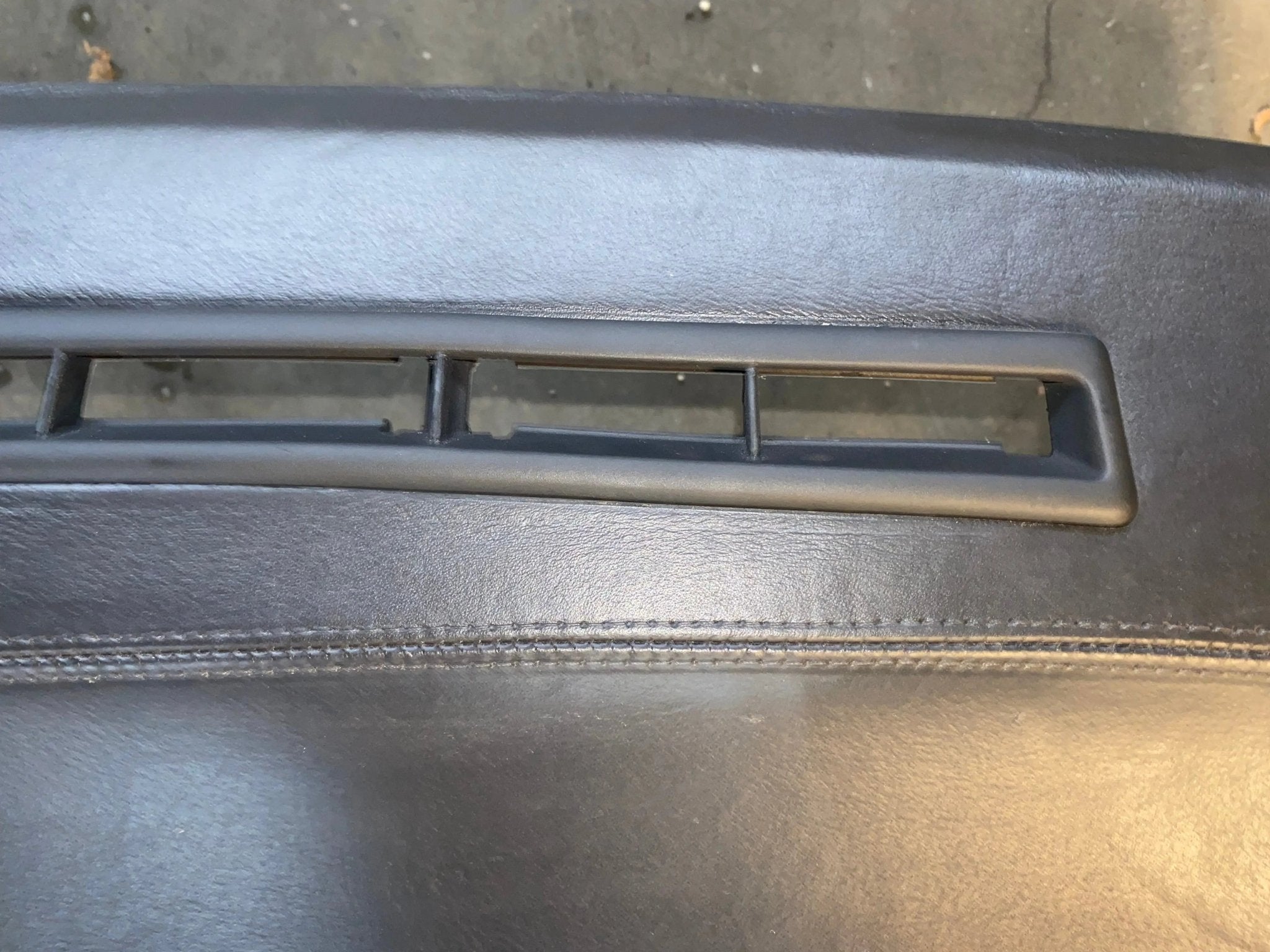 Porsche 928 ventilatierooster bij lederen dashboard '78 -'89 - 928-944parts