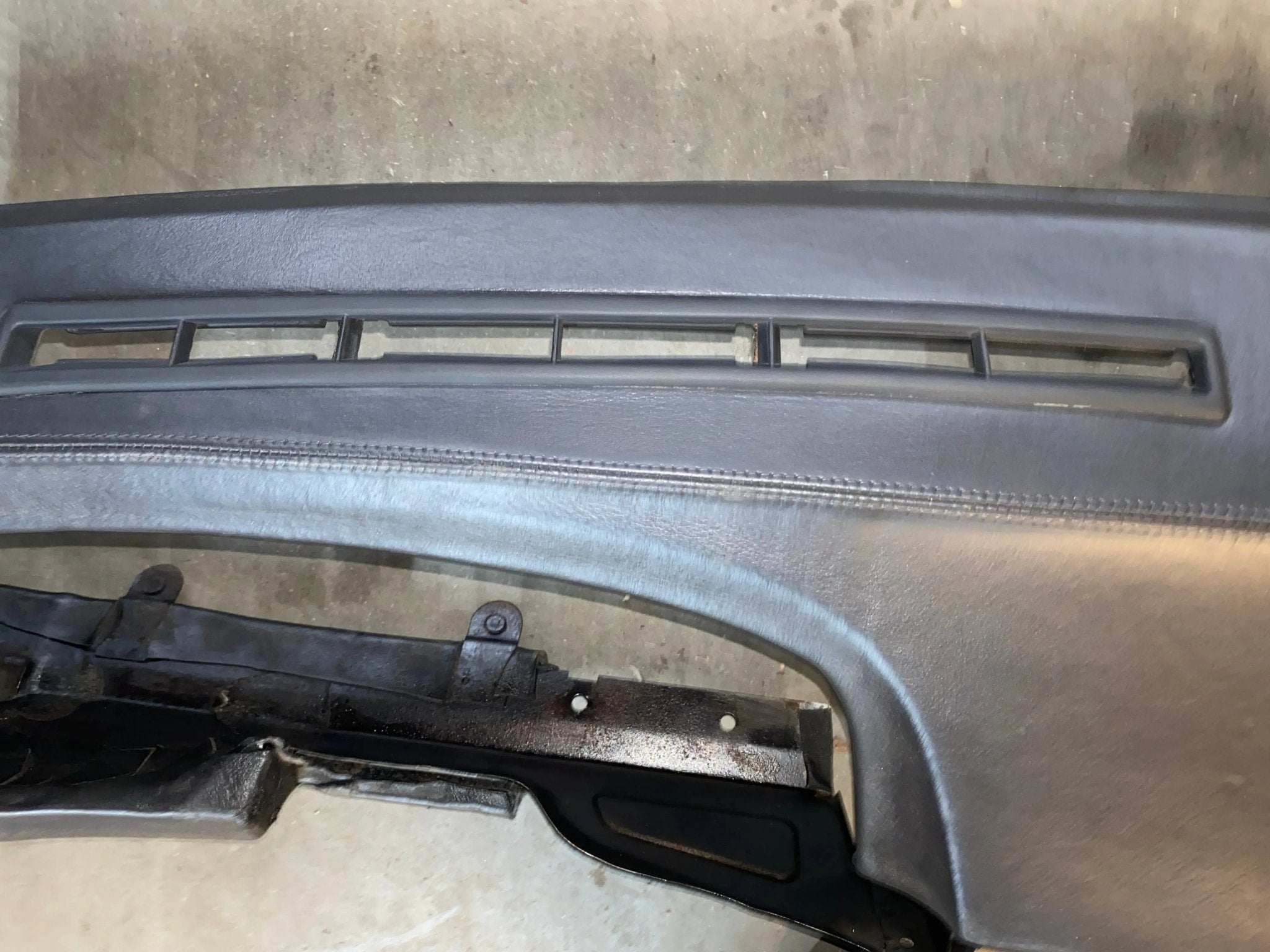 Porsche 928 ventilatierooster bij lederen dashboard '78 -'89 - 928-944parts
