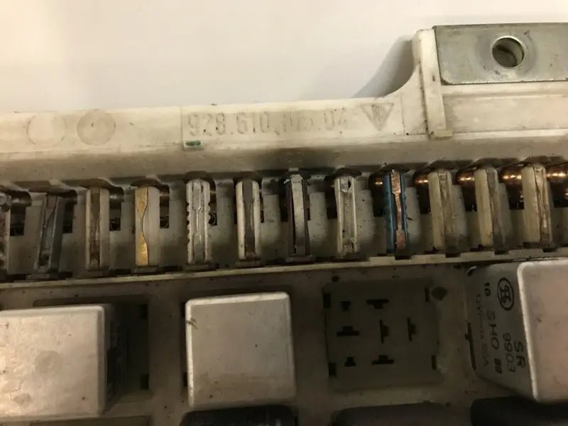 Porsche 928 zekeringen en relais paneel - 928-944parts