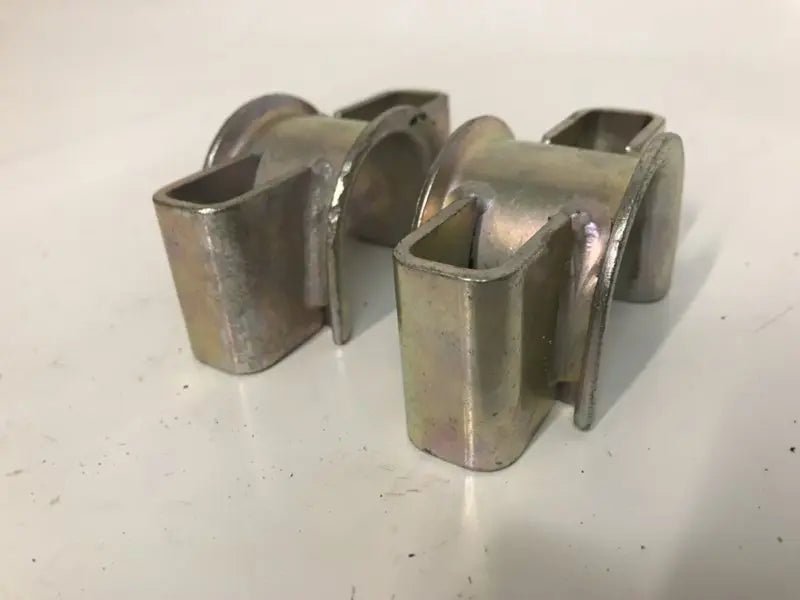 Porsche 944 Beugels draagarm nieuw verzinkt setprijs - 928-944parts