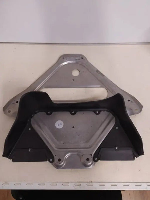Porsche 987 - achteras steun met luchtgeleider - 928-944parts